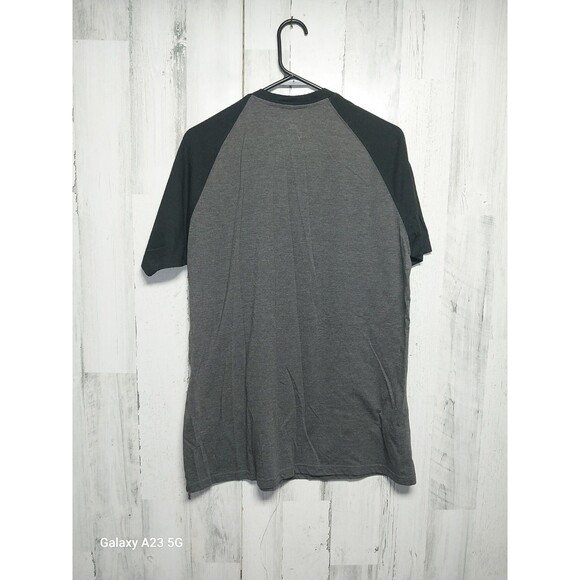 Jurassic World Universal Studios XL Men's Black Gray Shirt - Picture 4 of 4